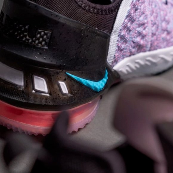 Nike LeBron XVIII 18 GS Basketball Shoes Graffiti Chlorine CW2760-900 Si… - Picture 10 of 12